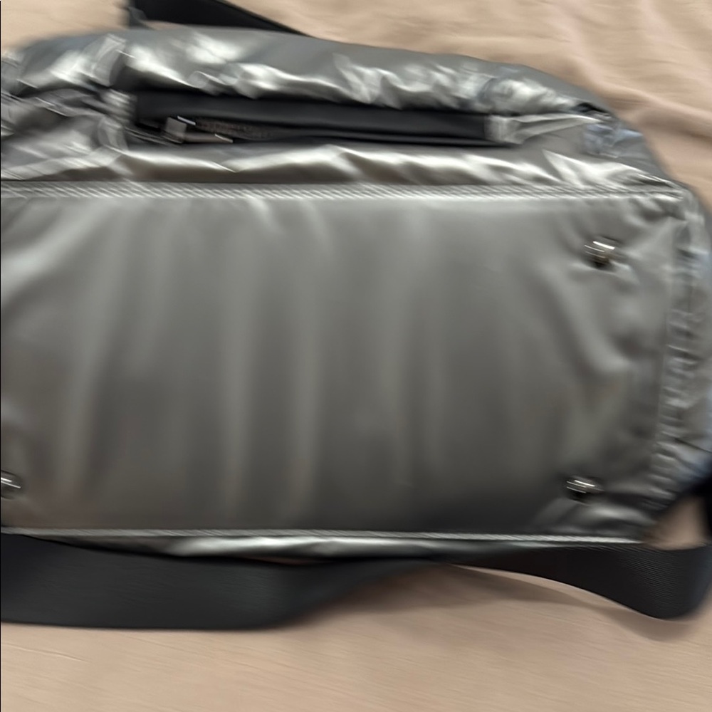 Quilted Silver Women's Bag. - Picture 8 of 10